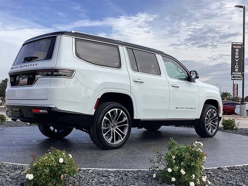 Used 2023 Jeep Grand Wagoneer Series III image 5