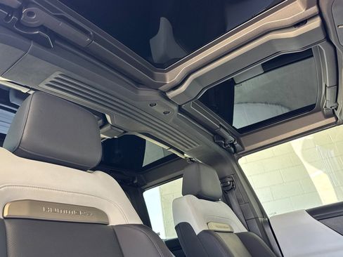 Used 2025 GMC Hummer EV 3X w/ LPO, Sport Package AWD/4WD image 15