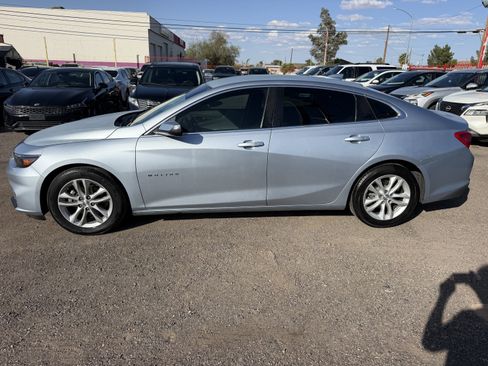 Used 2017 Chevrolet Malibu LT w/ Leather Package FWD image 8