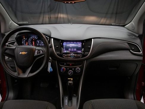 Used 2021 Chevrolet Trax LS image 21