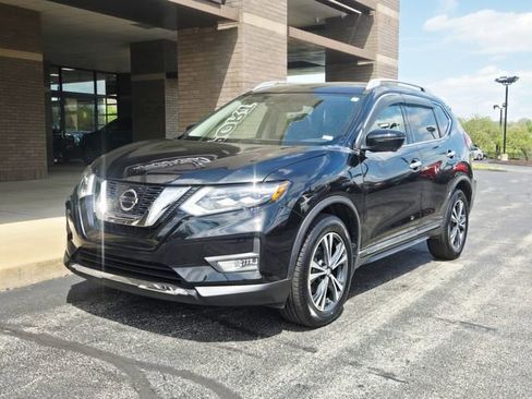 Used 2017 Nissan Rogue SL w/ SL Premium Package image 3