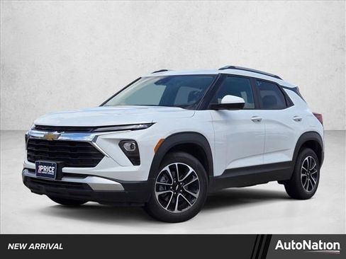 Used 2025 Chevrolet TrailBlazer LT w/ Driver Confidence Package AWD/4WD image 1