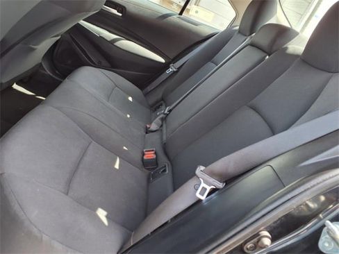 Used 2021 Toyota Corolla LE image 40