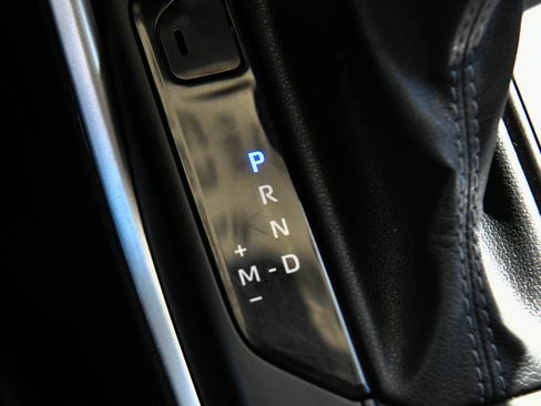 Used 2024 Toyota Highlander XLE FWD image 28