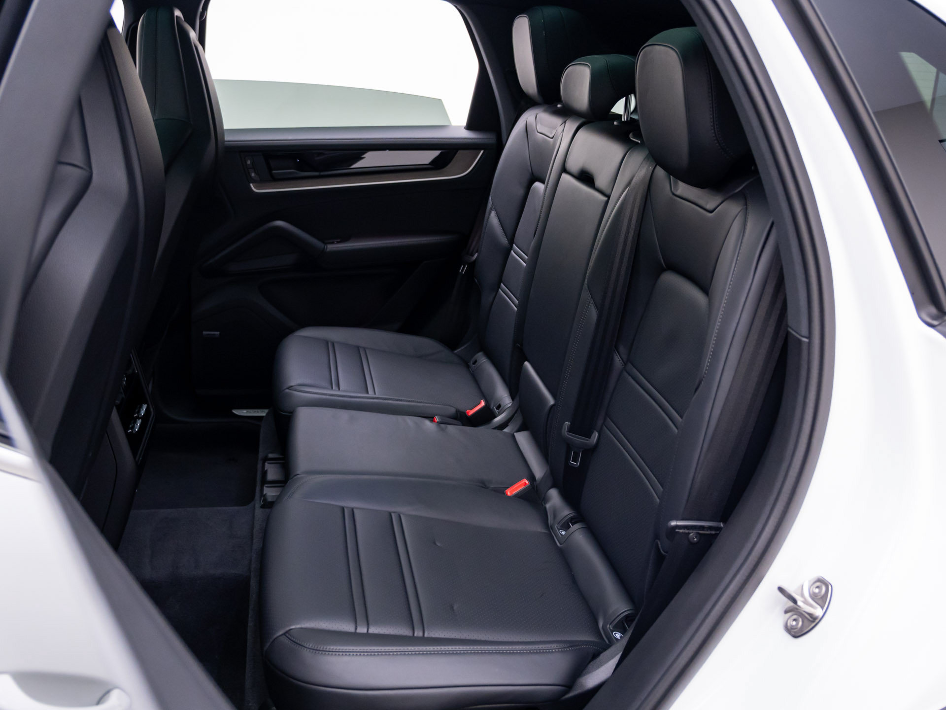 Certified 2025 Porsche Cayenne S AWD/4WD image 17