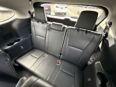 Used 2023 Toyota Highlander XLE image 19
