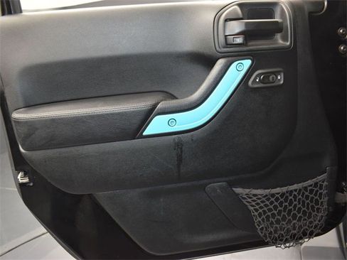 Used 2017 Jeep Wrangler Unlimited Sahara image 16