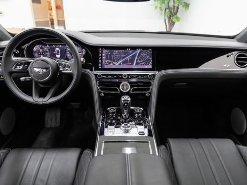 Used 2024 Bentley Flying Spur Plug-In Hybrid AWD/4WD image 5