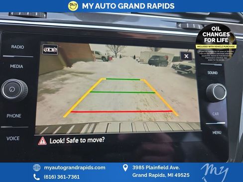 Used 2023 Volkswagen Tiguan SE w/ Panoramic Sunroof Package image 22