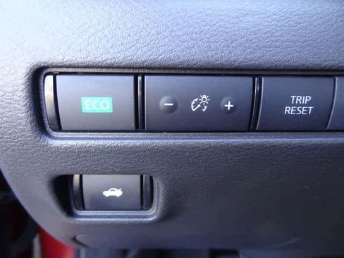 Used 2024 Nissan Sentra SV FWD image 14
