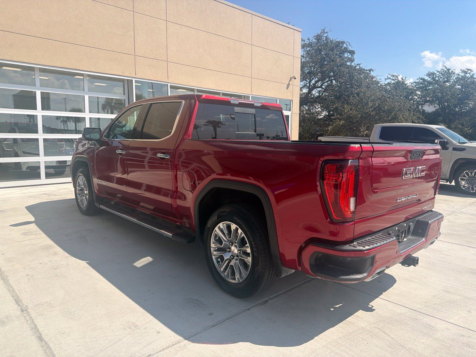 Used 2022 GMC Sierra 1500 Denali w/ Driver Alert Package II AWD/4WD image 7