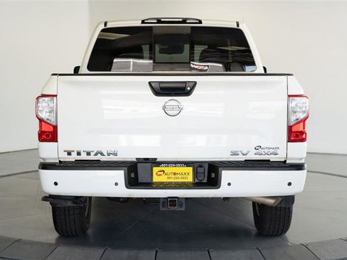 Used 2021 Nissan Titan SV w/ SV Convenience Package image 6
