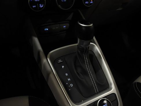 Certified 2025 Hyundai Venue SEL FWD image 29