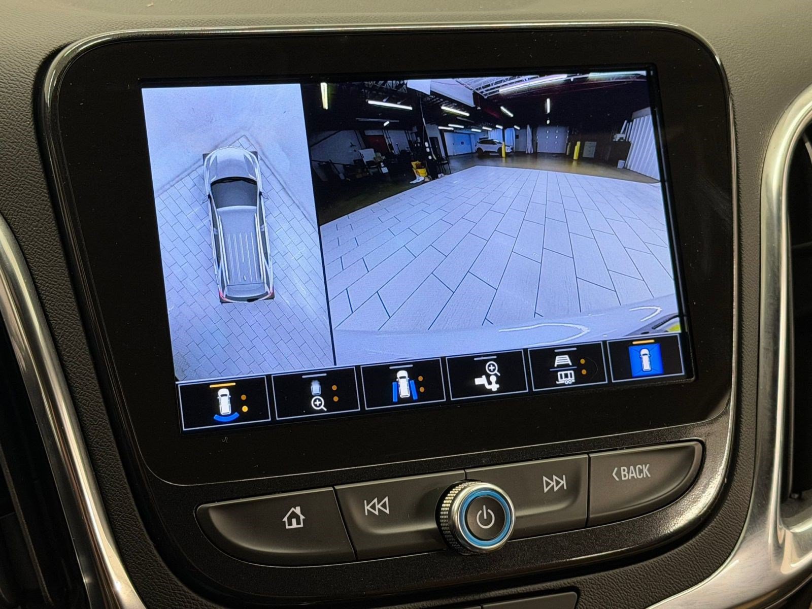 Used 2024 Chevrolet Equinox Premier AWD/4WD image 23