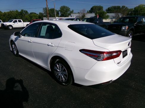 Used 2018 Toyota Camry LE image 6