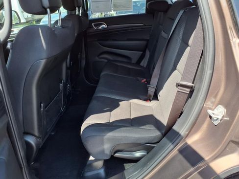 Used 2020 Jeep Grand Cherokee Laredo image 11