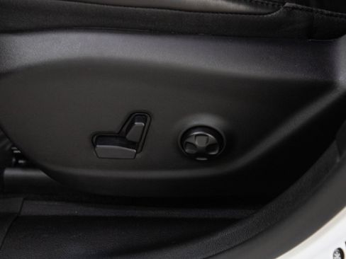 Used 2021 Jeep Cherokee Trailhawk AWD/4WD image 23