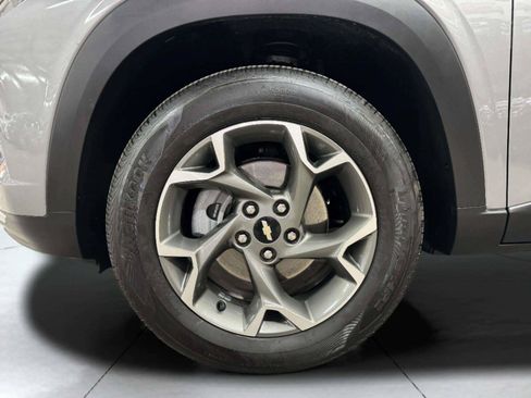 Used 2025 Chevrolet Trax LT w/ Sunroof Package FWD image 62