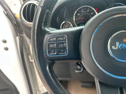 Used 2018 Jeep Wrangler Unlimited Sahara w/ Connectivity Group AWD/4WD image 19