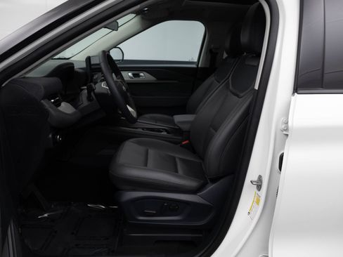 Used 2025 Ford Explorer Active w/ Active Comfort Package image 6