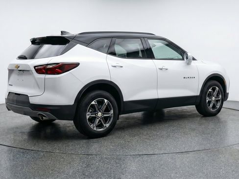 Used 2025 Chevrolet Blazer LT FWD image 9