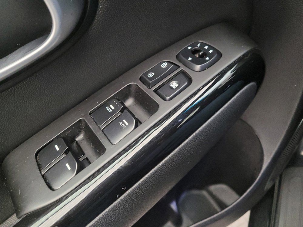 Used 2015 Kia Soul + FWD image 27
