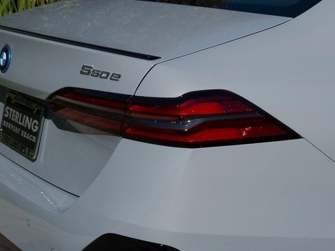 New 2026 BMW 550e xDrive image 8