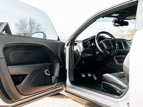 Used 2019 Dodge Challenger R/T w/ Plus Package image 16