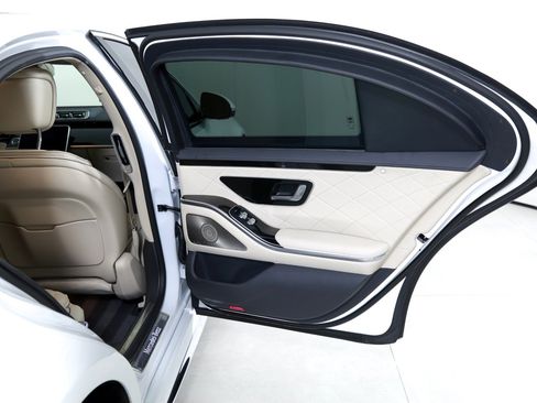 Used 2024 Mercedes-Benz S 580 4MATIC Sedan w/ AMG Line image 23