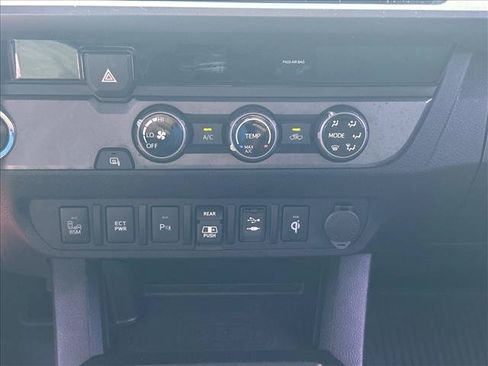 Used 2018 Toyota Tacoma TRD Off-Road w/ Technology Package RWD image 15
