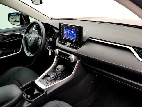 Used 2020 Toyota RAV4 LE FWD image 23
