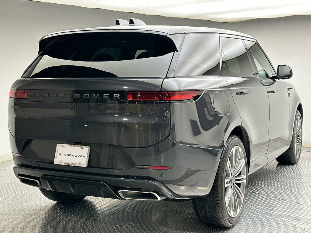New 2027 Land Rover Range Rover Sport Dynamic SE AWD/4WD image 3