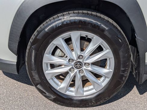 Used 2022 Toyota Corolla Cross LE FWD image 10