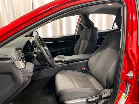 Used 2025 Toyota Camry LE image 10