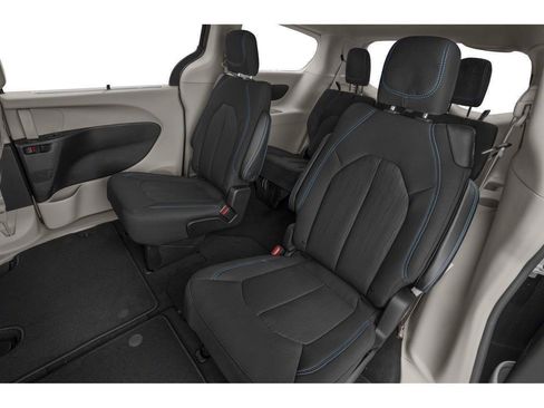 Used 2021 Chrysler Pacifica Touring-L w/ Uconnect Theater Family Group AWD/4WD image 62