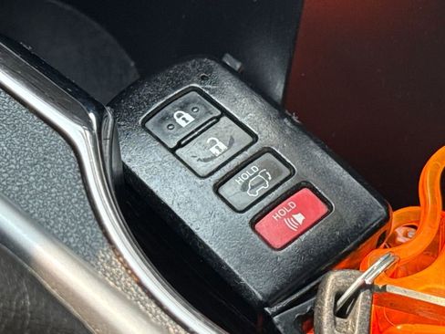 Used 2015 Toyota Highlander XLE image 35