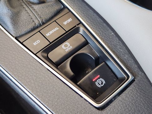 Used 2022 Toyota Avalon XLE FWD image 21