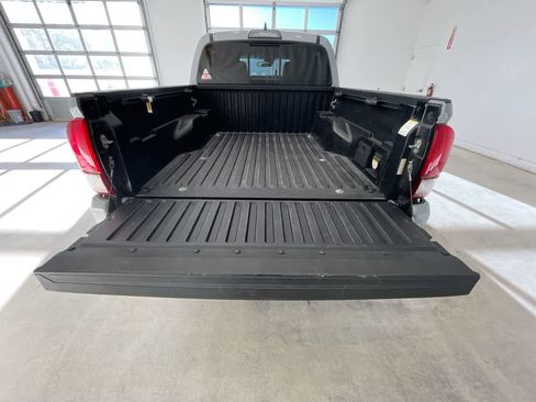 Used 2019 Toyota Tacoma TRD Sport AWD/4WD image 23