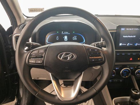 Used 2024 Hyundai Venue SEL image 14