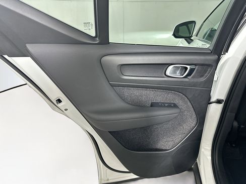 Used 2025 Volvo XC40 B5 Core image 27