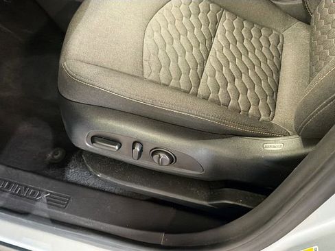 Used 2020 Chevrolet Equinox LT image 18