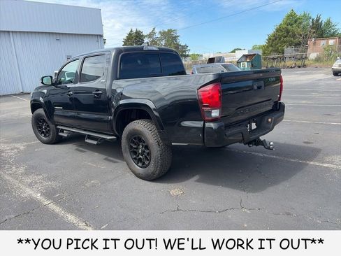 Used 2022 Toyota Tacoma SR5 RWD image 4
