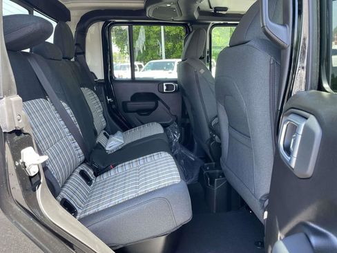 New 2026 Jeep Gladiator Sport AWD/4WD image 17