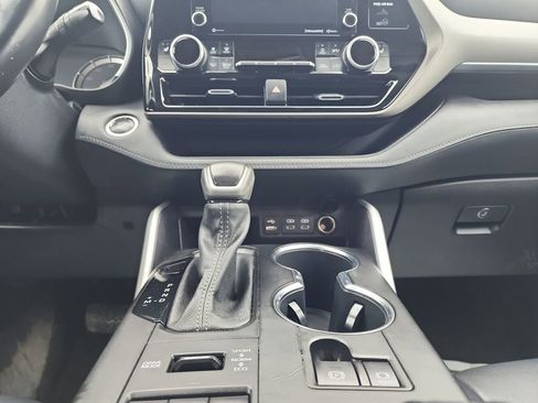 Certified 2022 Toyota Highlander XLE image 11