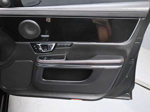 Used 2014 Jaguar XJ R LWB RWD image 33