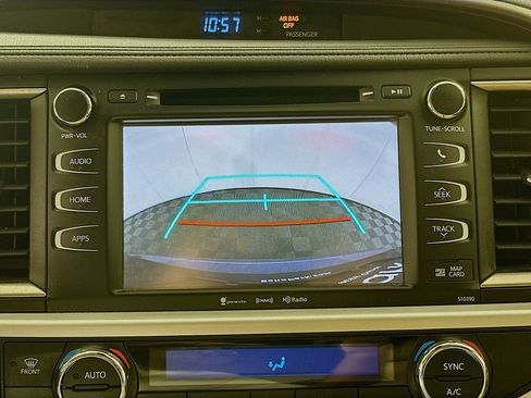 Used 2019 Toyota Highlander XLE image 21