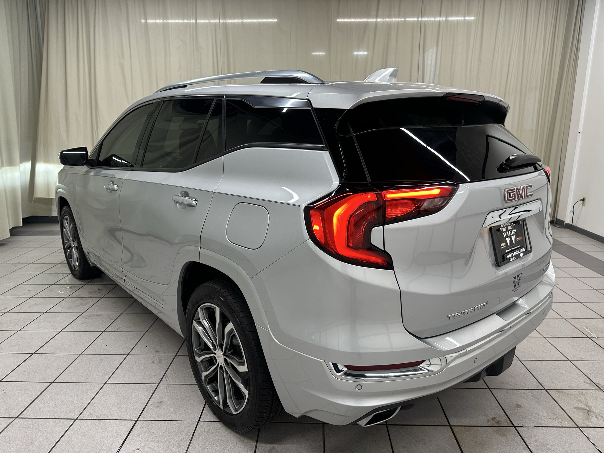 Used 2018 GMC Terrain Denali w/ Advanced Safety Package AWD/4WD image 11
