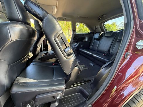 Used 2017 Toyota Highlander Limited w/ Preferred Accessory Package AWD/4WD image 23