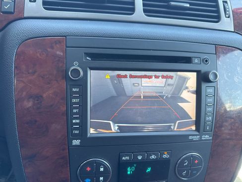 Used 2012 Chevrolet Avalanche LTZ AWD/4WD image 33
