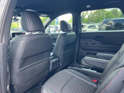 Used 2025 Nissan Pathfinder Rock Creek AWD/4WD image 16